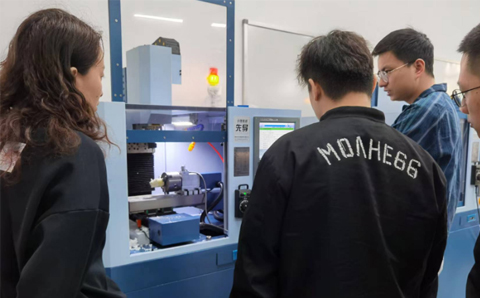 VMC220微型（xíng）數控加工（gōng）中心，小型（xíng）教學機床的（de）不二之（zhī）選